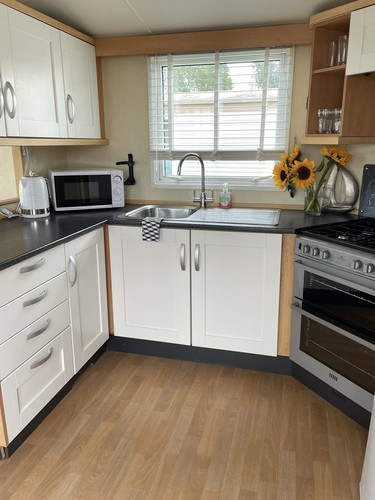 Three bedroom caravan - bedroom, isle